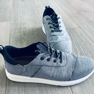 TOMS Men’s 9 Sneakers w/ Laces